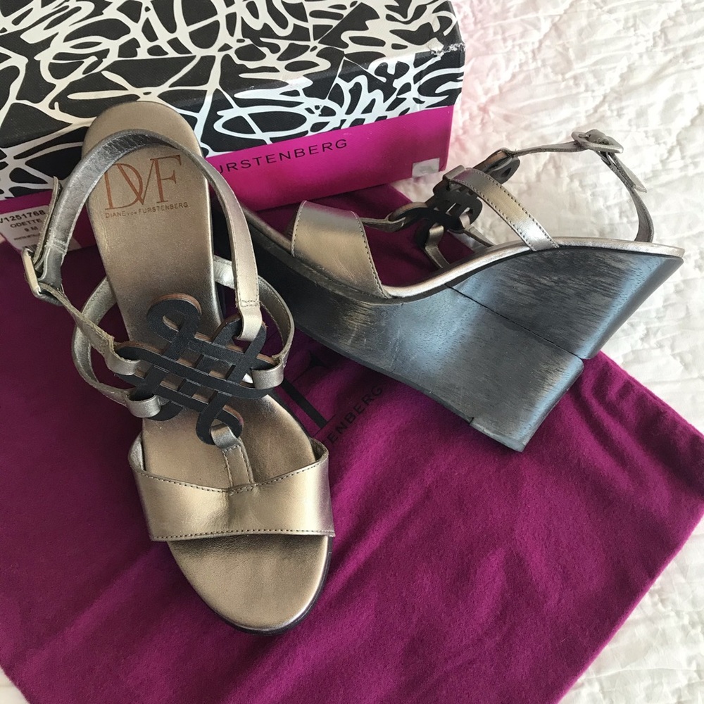 🌻Diane Von Furstenberg Pewter Metallic Wedge Sandal